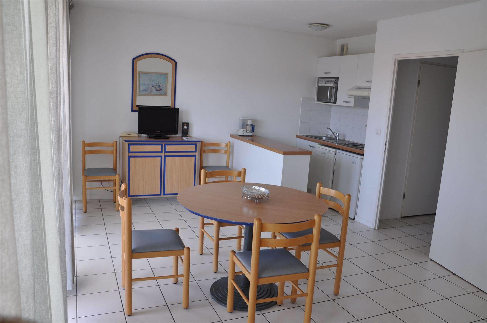 Residence Hoteliere Du Golf Сибур Екстериор снимка